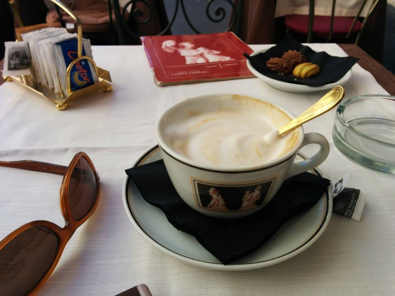 Kapućino u Canova Tadolini