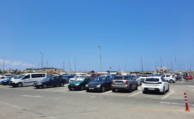 Parking kod luke u Retimnu